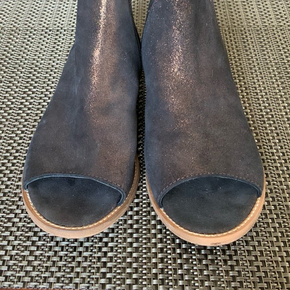 Musse & Cloud Bronze Leather Ciara
Sandal - Picture 4 of 14